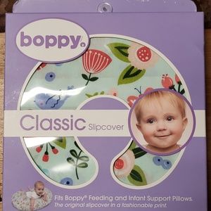 Boppy slipcover ( fresh flowers) for babies